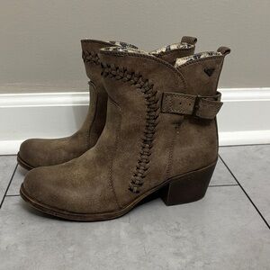 Roxy Brown Ankle Boots Size 6 with Braided Detail
